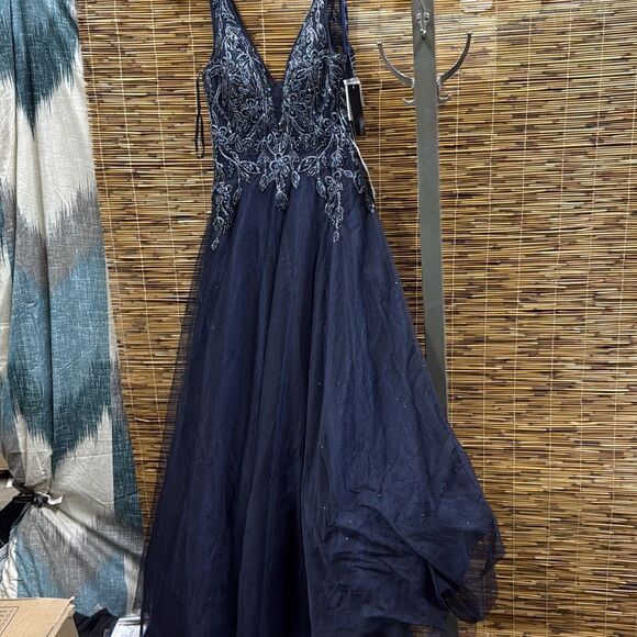 Xscape Beaded Ball Gown Size 6 - Picture 2 of 3